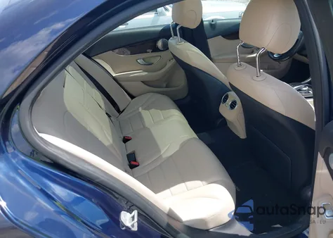 2015 Mercedes-Benz C 300 4Matic z USA, uszkodzony, nr VIN 55SWF4KBXFU084948